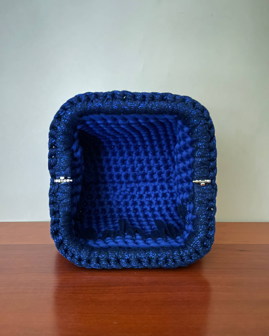 Borsa Crochet Handmade Blu con Manico e Inserti Blu Lurex