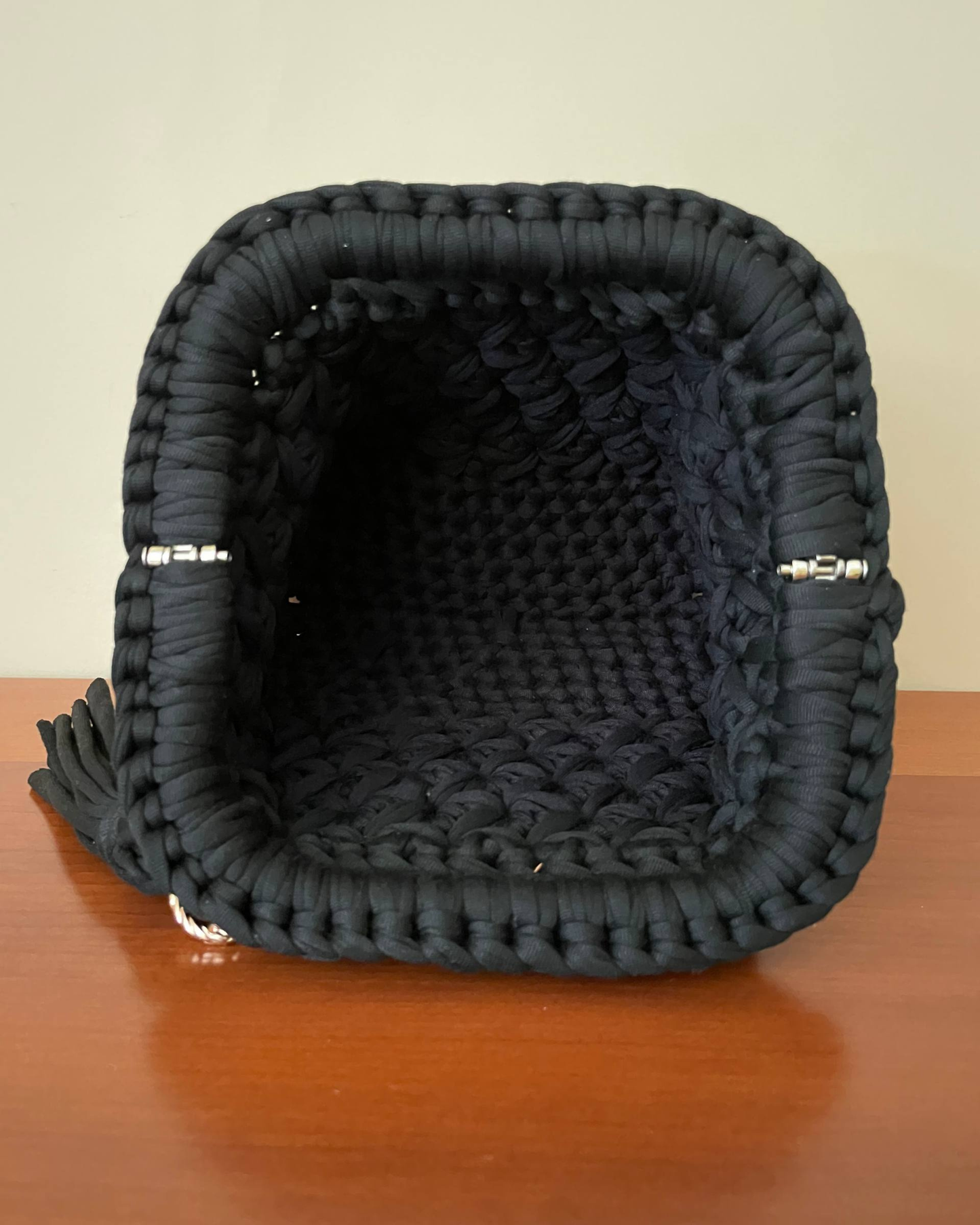 Borsa Crochet Handmade Nera con Nappina Laterale Nera