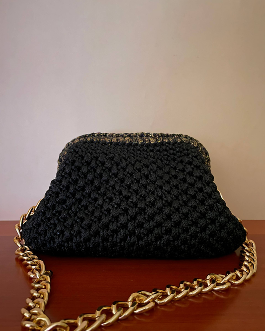 Borsa Crochet Handmade Nera con Manico Nero e Oro Lurex, Catena Dorata e Fondo in Ecopelle Nero