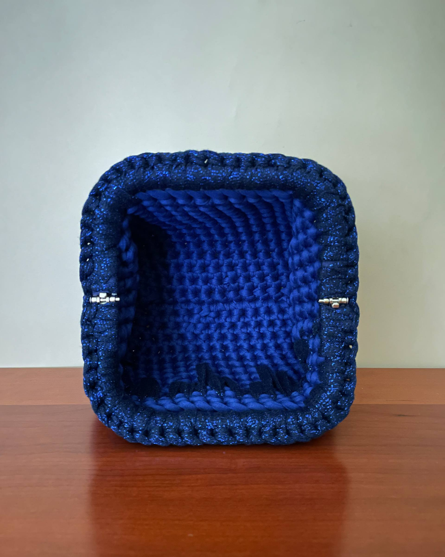 Borsa Crochet Handmade Blu con Manico e Inserti Blu Lurex