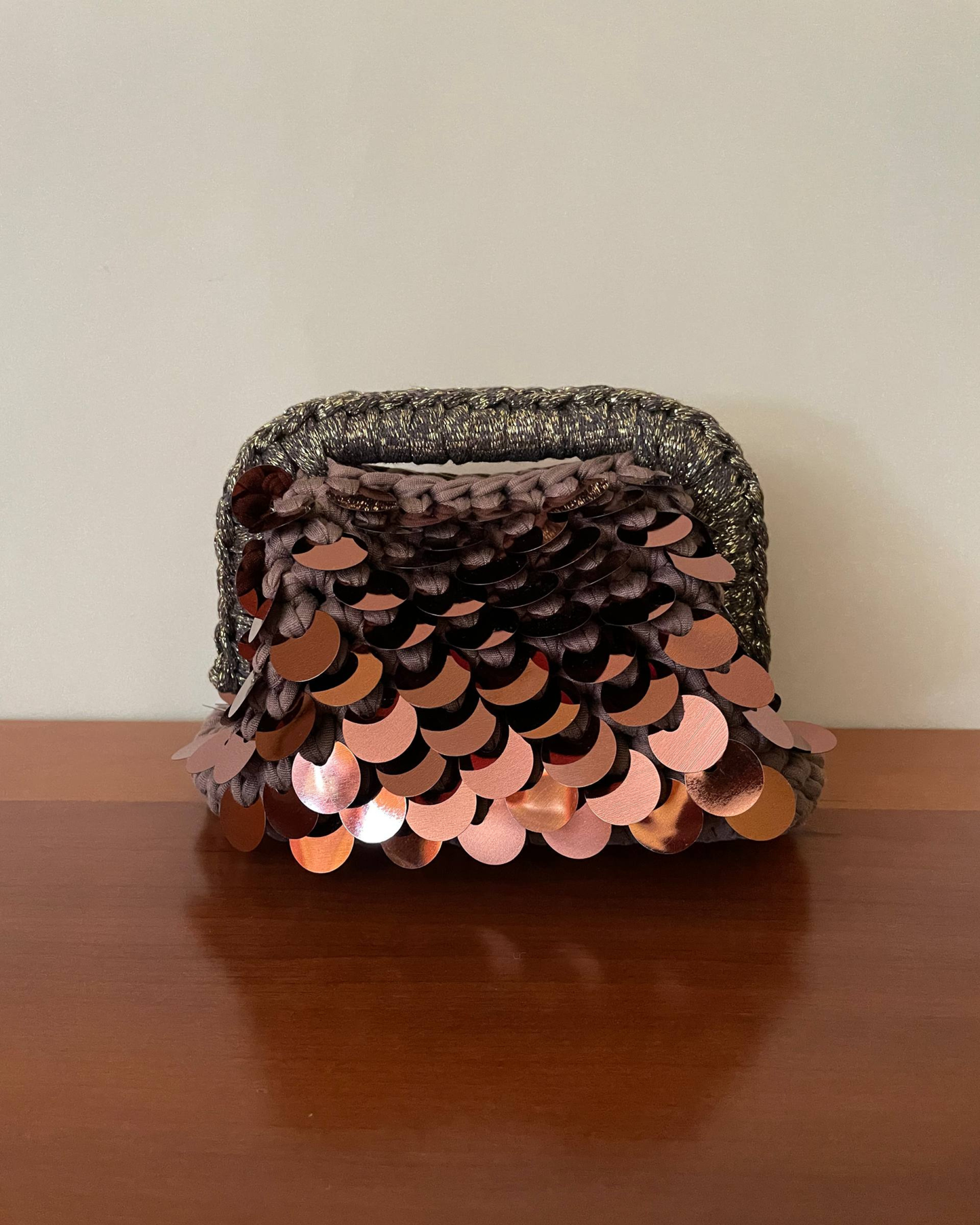 Borsa Crochet Handmade Marrone con Paillettes Bronzo