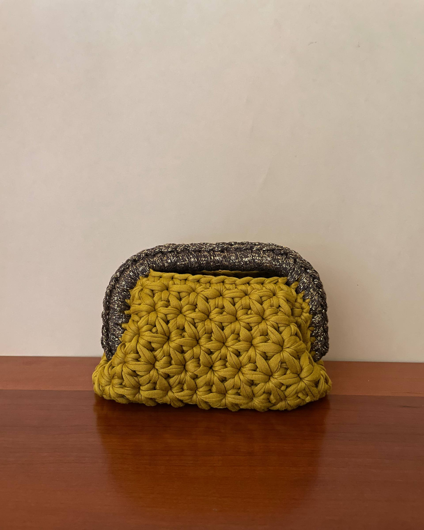 Borsa Crochet Handmade Senape con Manico Marrone Lurex