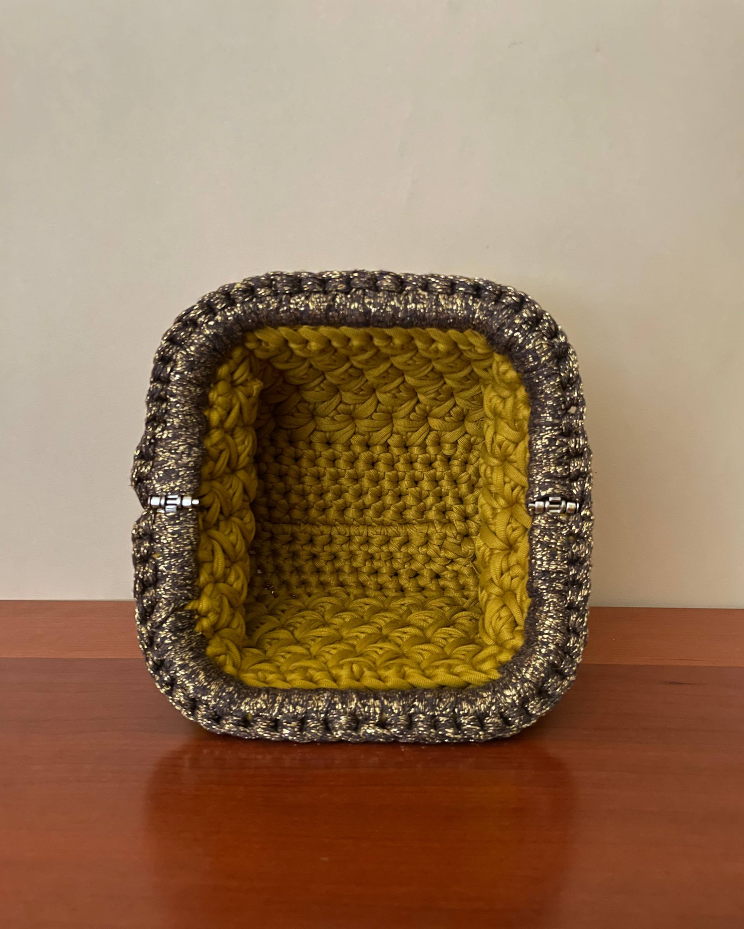 Borsa Crochet Handmade Senape con Manico Marrone Lurex